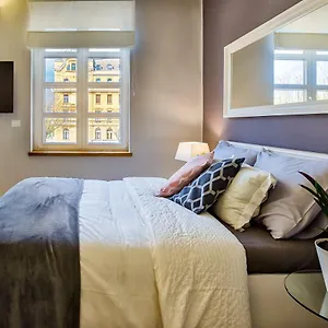 Apartment Parkside Studio Apartments With Free Parking, Pula